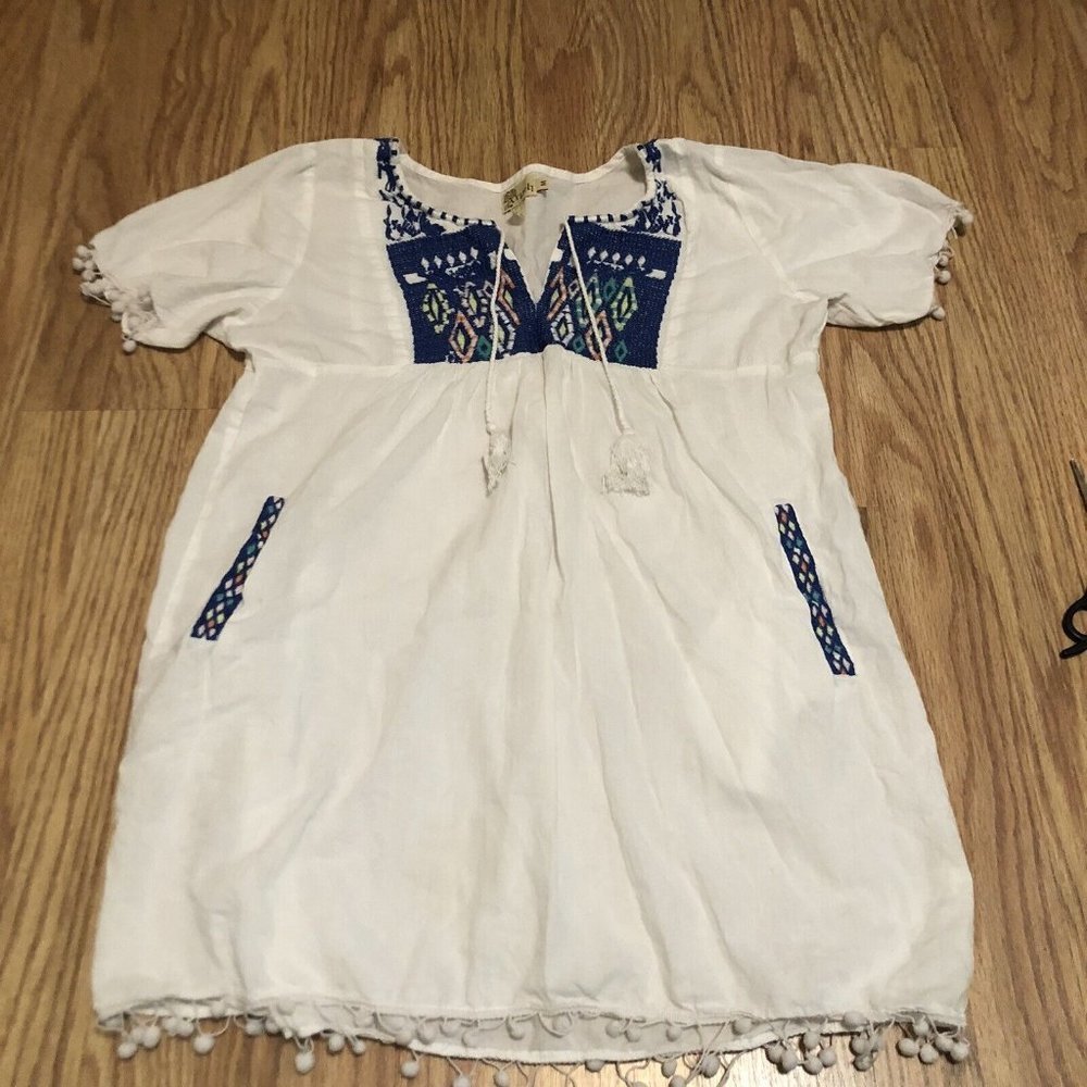 aryah embroileded shirt with lockets pom pom detail with tassel soze medium M